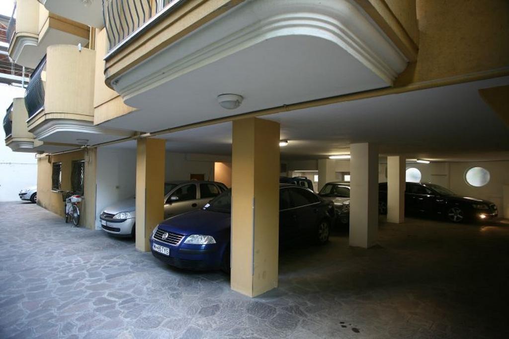 Residence Queen Римини Екстериор снимка